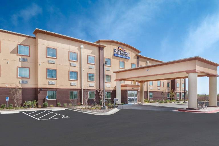 Baymont by Wyndham Midland Center in Midland, ON