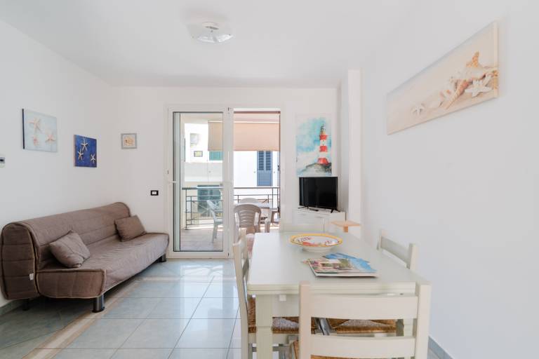Holiday apartment with patio | City view — photo 3
