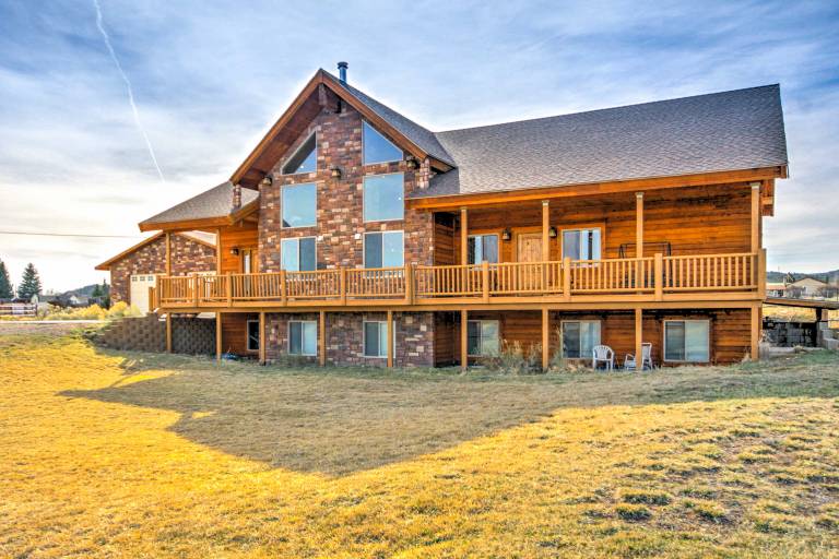 Rustic Bryce Canyon Home w Deck on Sevier River