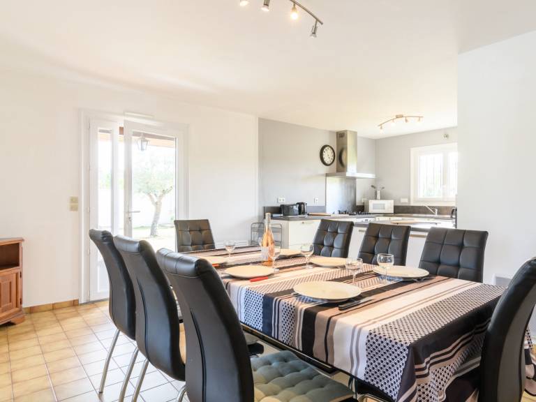 Fully equipped spacious vacation home with terrace, private pool & barbecue | Nature view | Pets allowed — photo 4