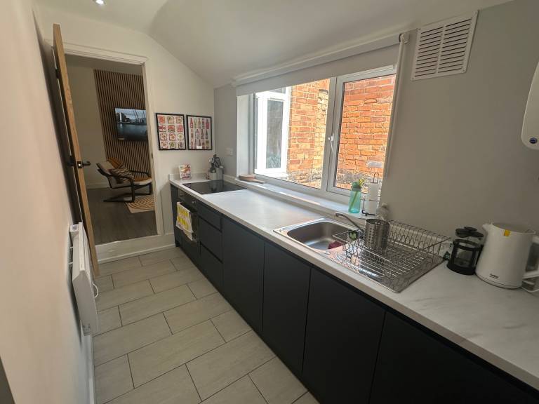 Green Lane 1-Bed Apartment - Sleeps 4 & Pets Ok — photo 4