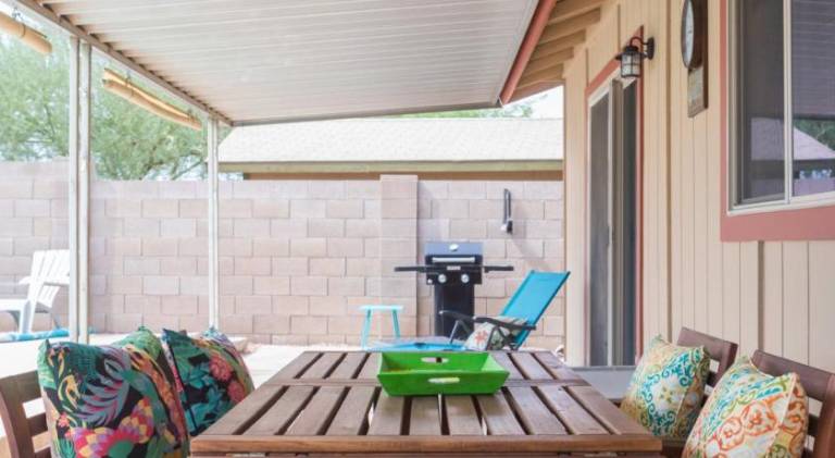 Vacation home with pool — photo 4