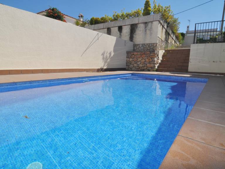 Villa with barbecue, private pool & garden — photo 3