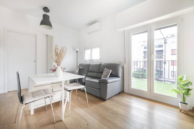 Fully equipped apartment | Next to Milano Centrale railway station | Dogs allowed in Milan