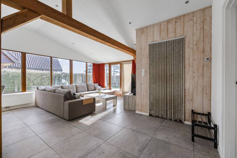 Modern holiday home in Groote Keeten for 4 guests near the beach and Callantsoog. Features dishwasher, underfloor heating and luxury bathroom. Comfortable holiday home by the sea in North Holland. — photo 3