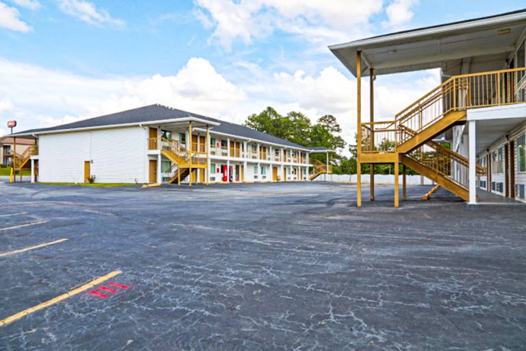 Economy Inn by OYO Ashburn I-75 — photo 5