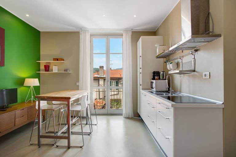 Fully equipped rental apartment with fast internet | Next to Como Cathedral | Mountain view | Pets are welcome — photo 2