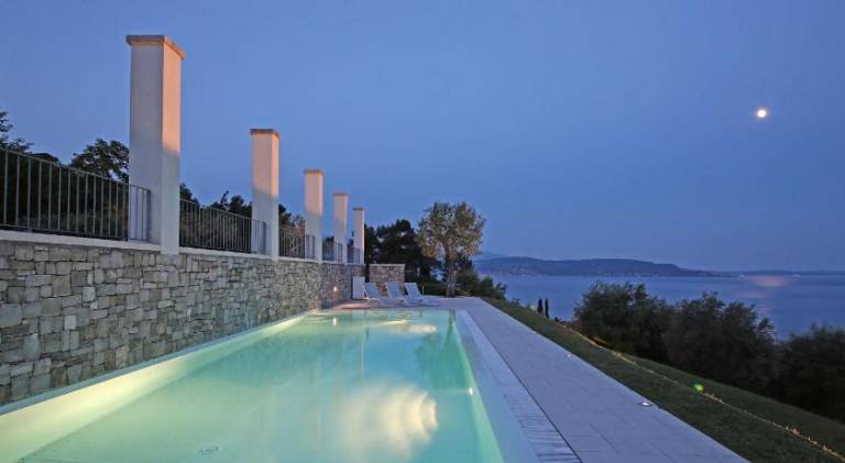 Villa with pool in Gardone Riviera