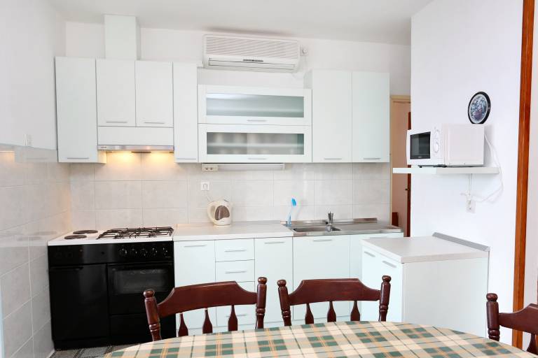 Three bedroom apartment near beach Pisak, Omiš (A-1014-a) — photo 5