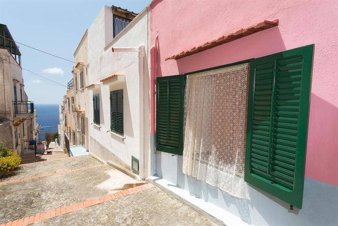 House  Ustica