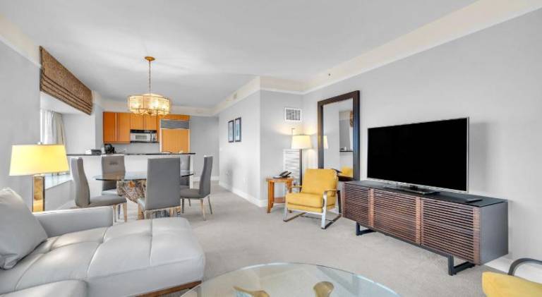 Child-friendly lovely holiday apartment with yard, jacuzzi & patio | Perfect for remote work | Pets are welcome in Miami, FL
