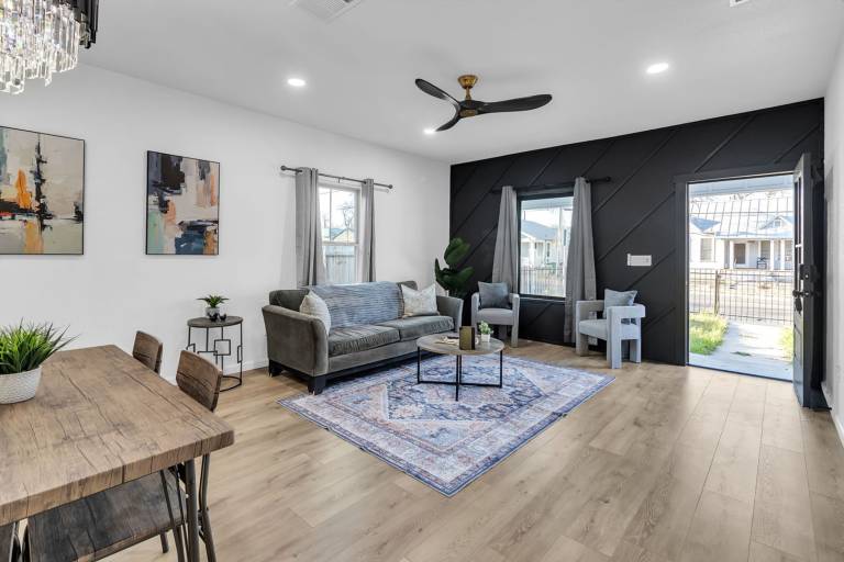 Stylish 4BR Home Family Friendly Near Downtown