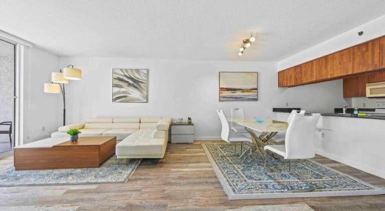 Amazing 1 Bed 1 Bath • Brickell • City & Bay View — photo 3