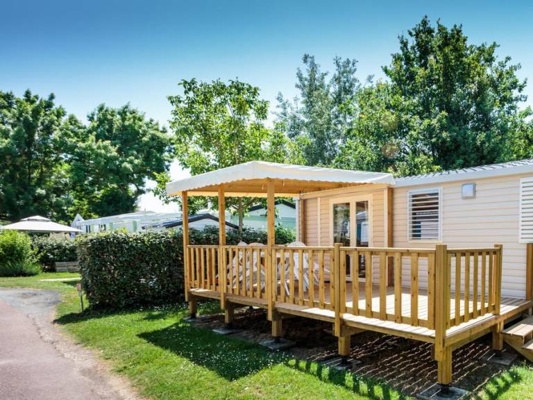 Mobile home with heated pool & patio — photo 4