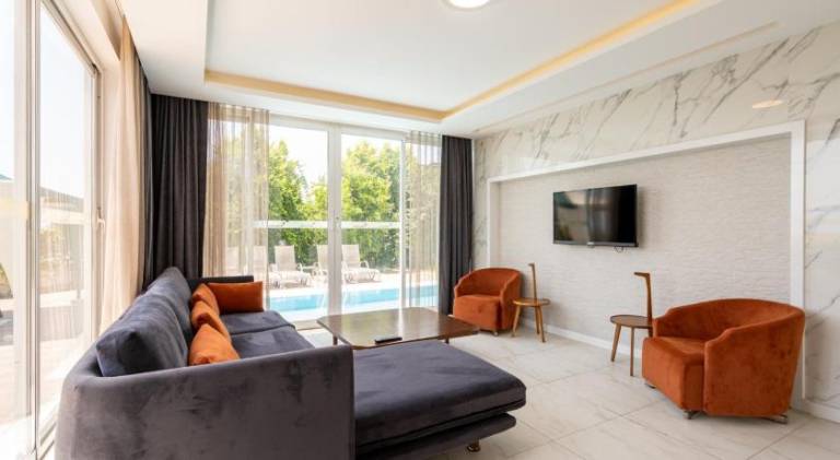 Villa with terrace, pool & BBQ — photo 2