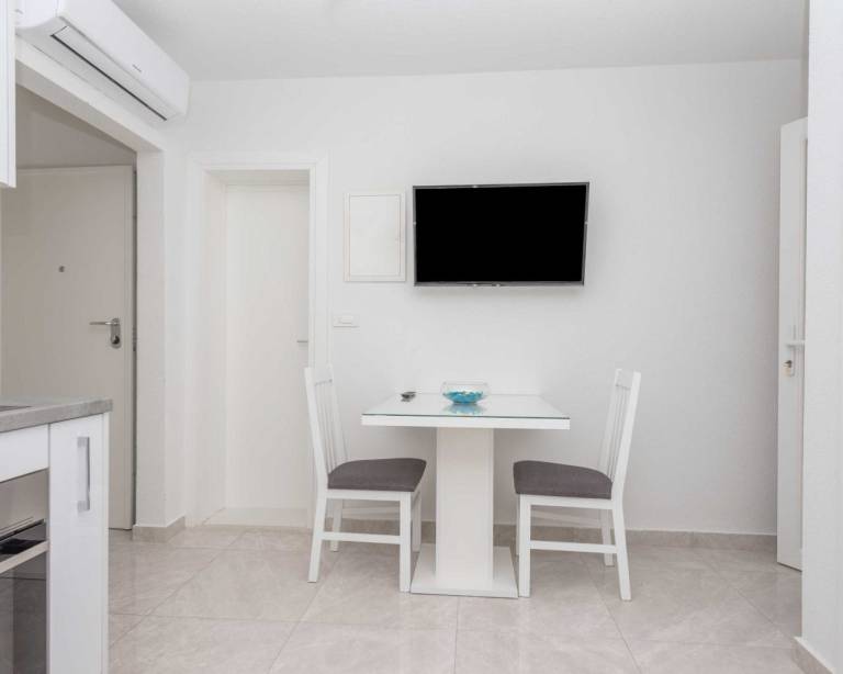 Apartment with terrace — photo 4