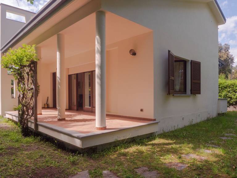 Villa with barbeque, terrace & garden — photo 4