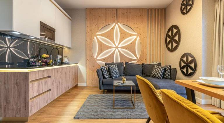 Serviced apartment with yard, jacuzzi & patio — photo 3