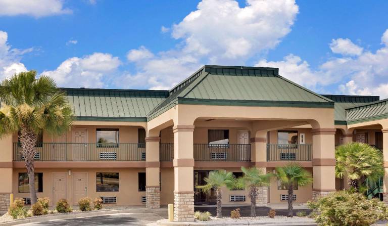 Super 8 By Wyndham Byron/South Macon in Byron, GA