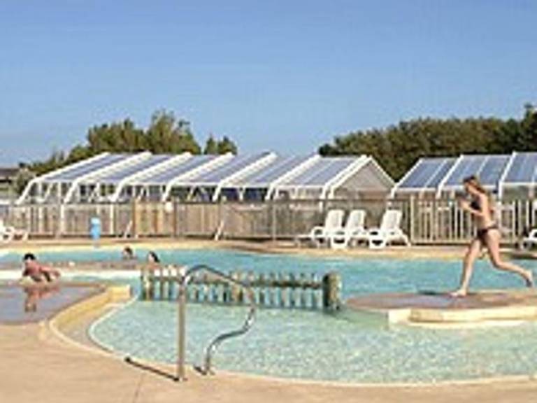 Child-friendly nice bungalow with heated pool & patio | Next to the beach | Dogs allowed — photo 2