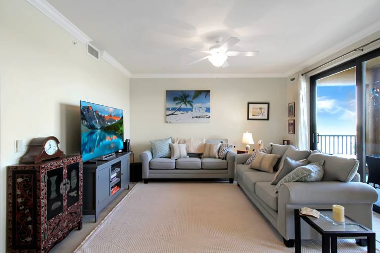 Child-friendly condo with pool & jacuzzi | Lake view | Good for workation | Pets allowed — photo 2