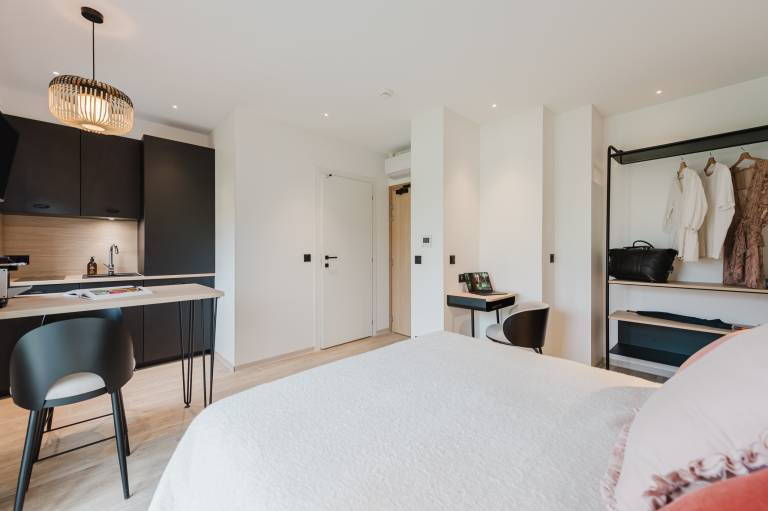 Aparthotel with patio & yard | Suitable for remote work | Pets allowed — photo 4