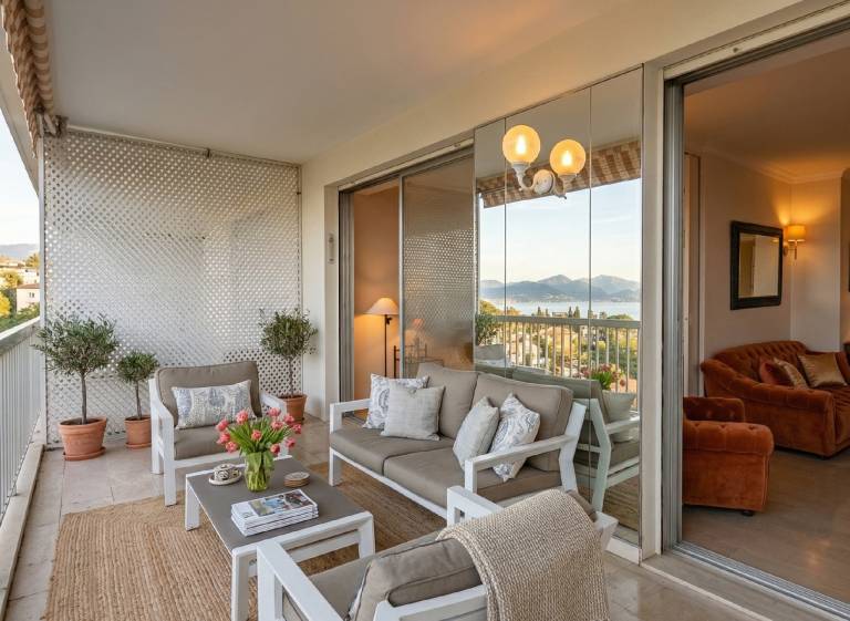 Holiday apartment with terrace in Cannes