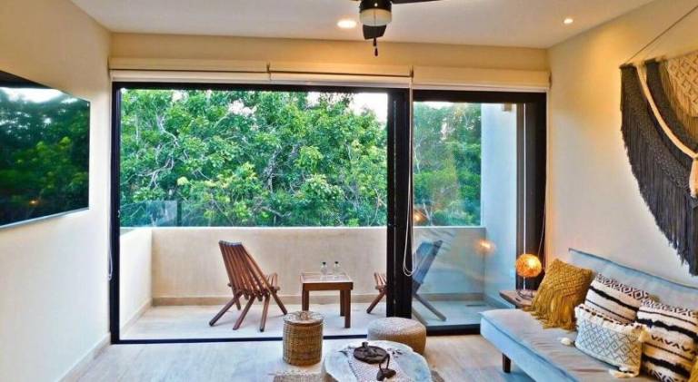 Apartment with pool & jacuzzi | Suitable for remote work | Pets are welcome — photo 3