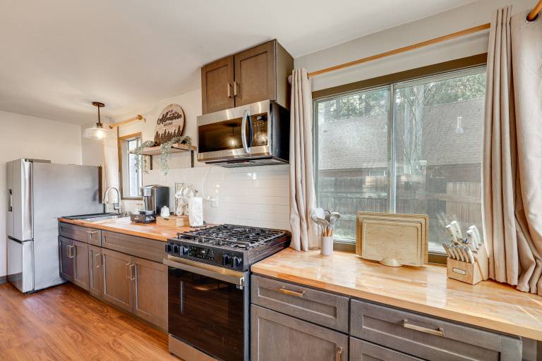 Hot Tub Soaks & Outdoor Fun: Cabin Near Bear Mtn — photo 5