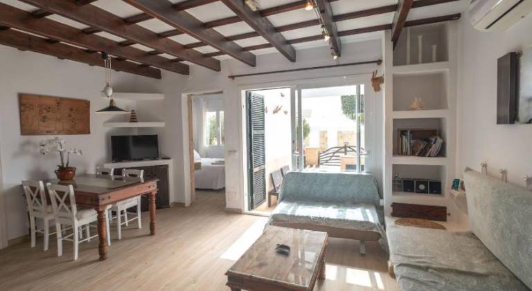 Vacation home with pool | Beach nearby | Pets are welcome — photo 2