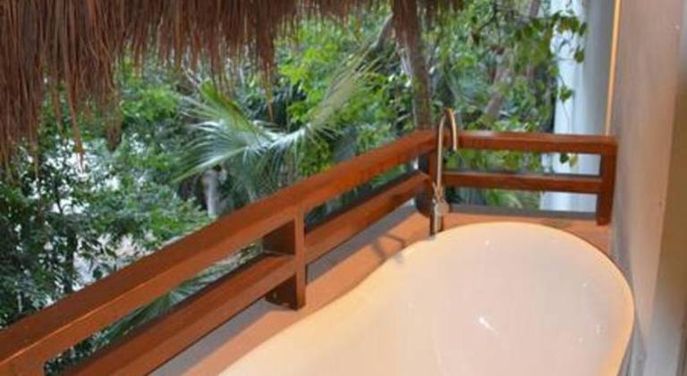 Apartment with pool — photo 4