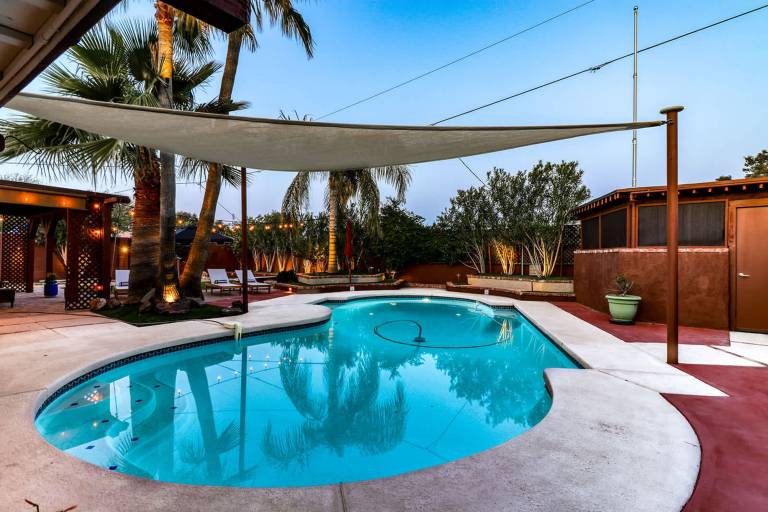 House  Paradise Acres