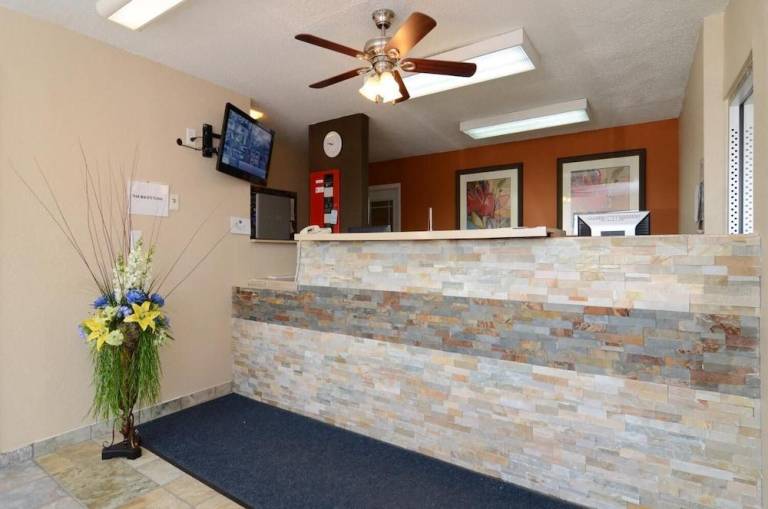 Super 7 Motel — photo 4