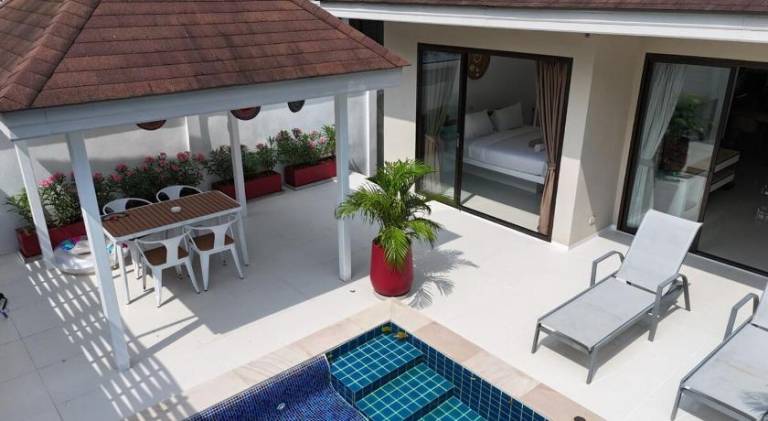Villa with pool — photo 3