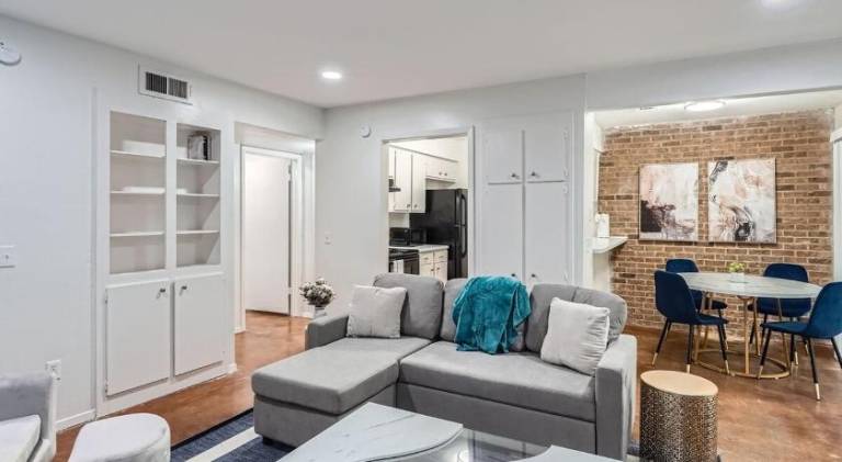 Apartment with pool — photo 4