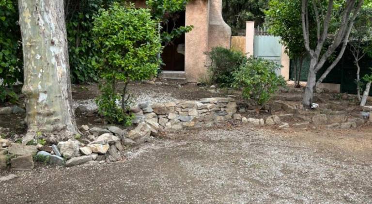 Fully equipped vacation home with yard, patio & barbeque | Perfect for remote work | Pet-friendly in Grimaud