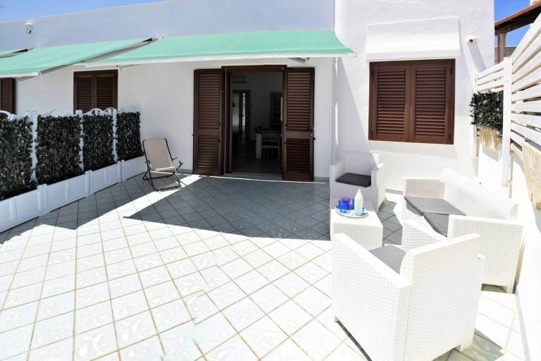 House with barbecue | Garden view — photo 2