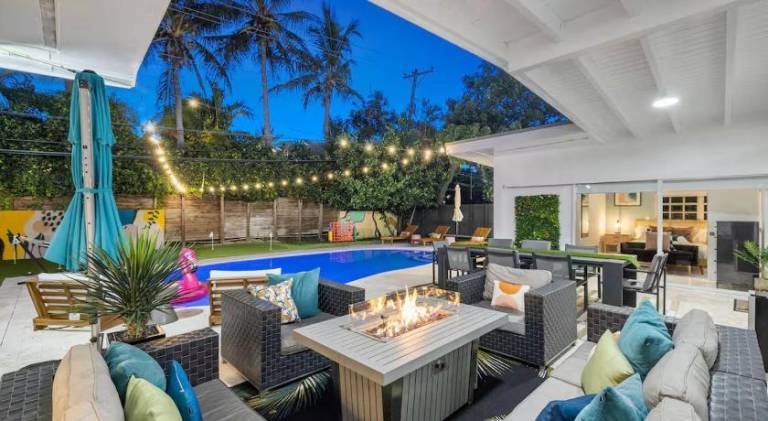 Vacation home with pool | Pets are welcome — photo 3