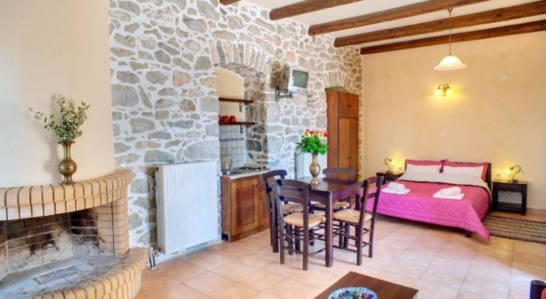 Serviced apartment with patio & garden | Pets allowed — photo 2