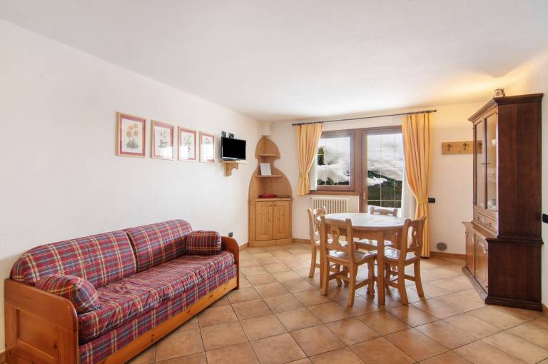 Aparthotel with terrace, fast internet & yard | Garden view in Campodolcino