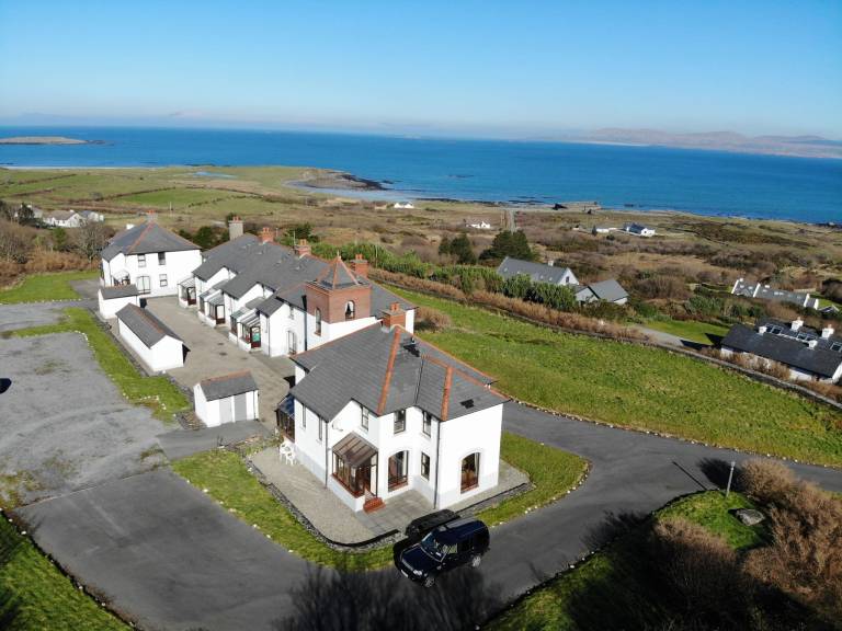 House  Tully Cross