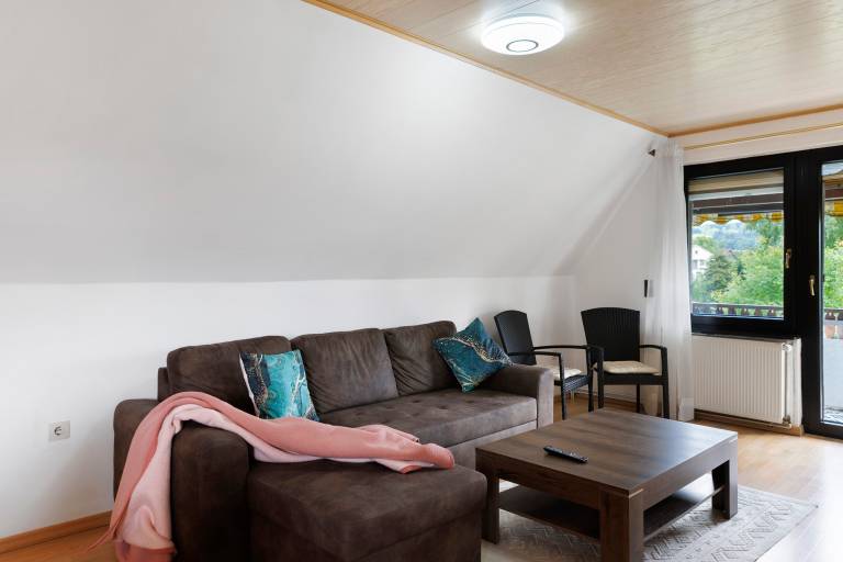 Holiday apartment with patio & garden | Garden view — photo 2