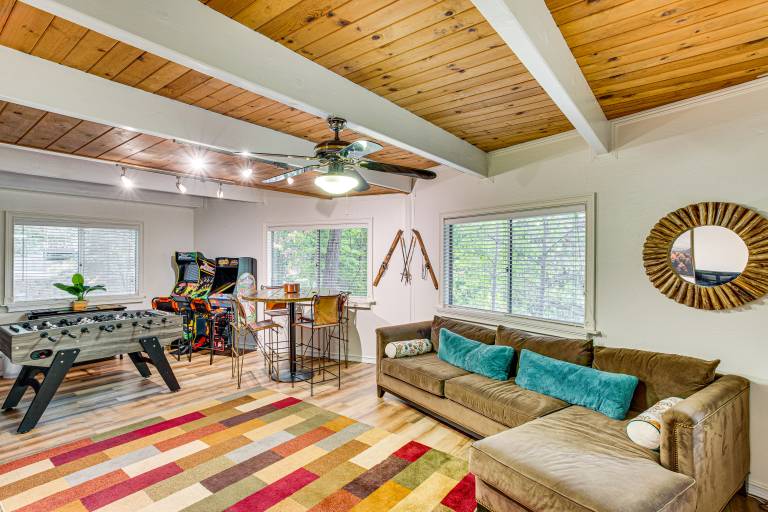 1 Mi to Lake Arrowhead Village! Cabin w/ Game Room — photo 2