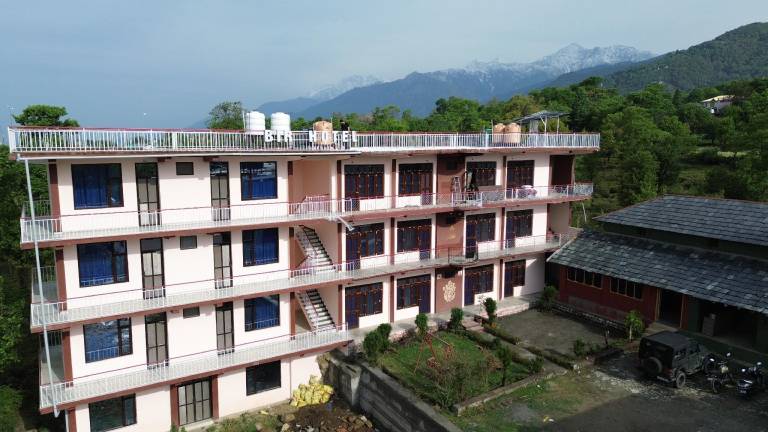 Bir Hotel by Aaroh in Baijnath