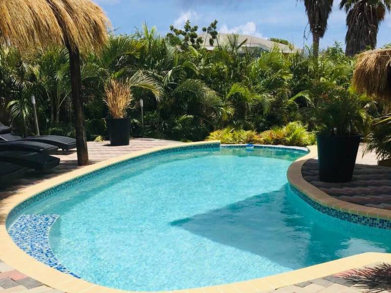 Rental apartment with patio, grill & pool — photo 2