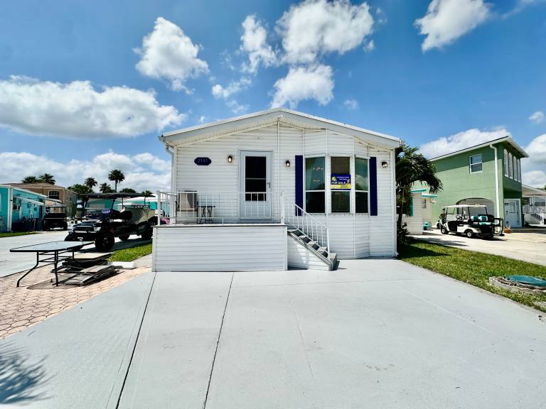 2/2 beach house located across the street from the beach on beautiful Nettles Island. — photo 4