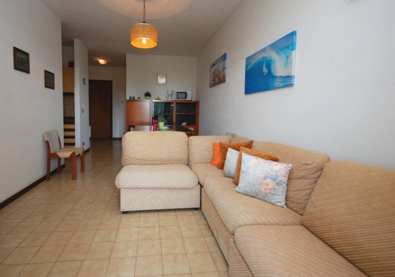 Apartment with patio — photo 3