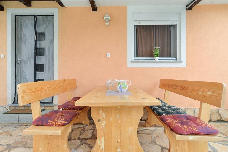 Family-oriented holiday apartment with grill, patio & pool | Pet-friendly — photo 4