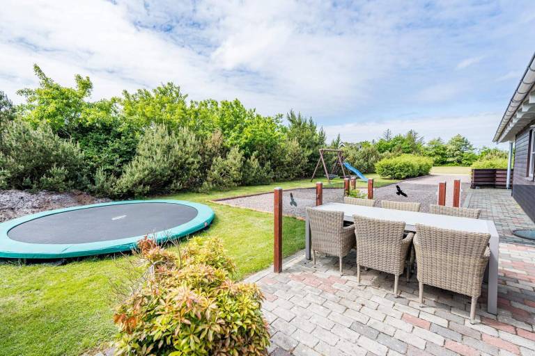 Vacation home with jacuzzi, grill & yard | Pets are welcome — photo 5