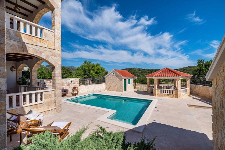 Children-friendly villa with barbecue, patio & private pool | Mountain view | Pets are welcome — photo 2